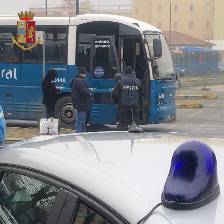 Controlli green pass, Polizia sanziona una persona sprovvista di certificazione a bordo di bus