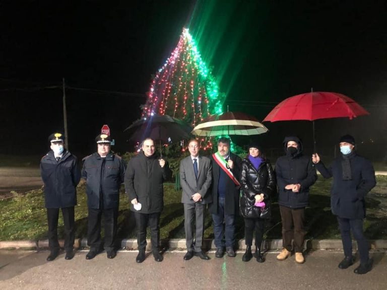 Acceso a Cittareale l’albero di Natale