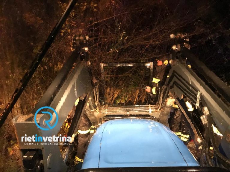 Minicar esce di strada sulla SP45 zona San Filippo