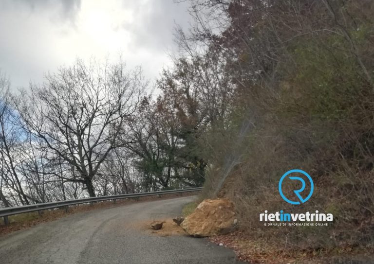 Maltempo, frana sulla strada per Roccaranieri