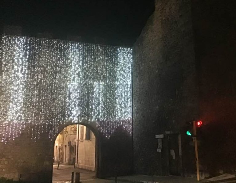 Luminarie natalizie, a Porta Conca nasce il centro commerciale naturale
