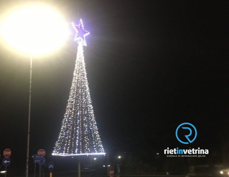 Acceso l’albero di Natale di San Giovanni Reatino