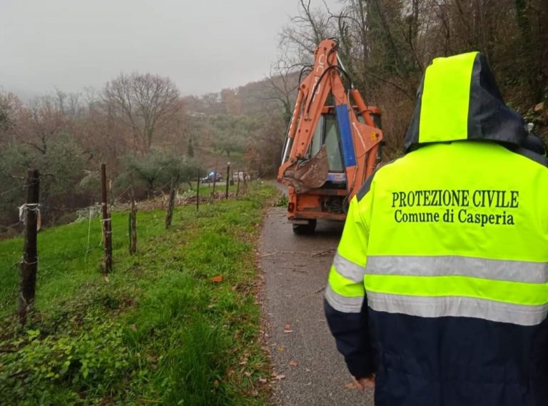 Maltempo, caduti alberi e massi a Casperia