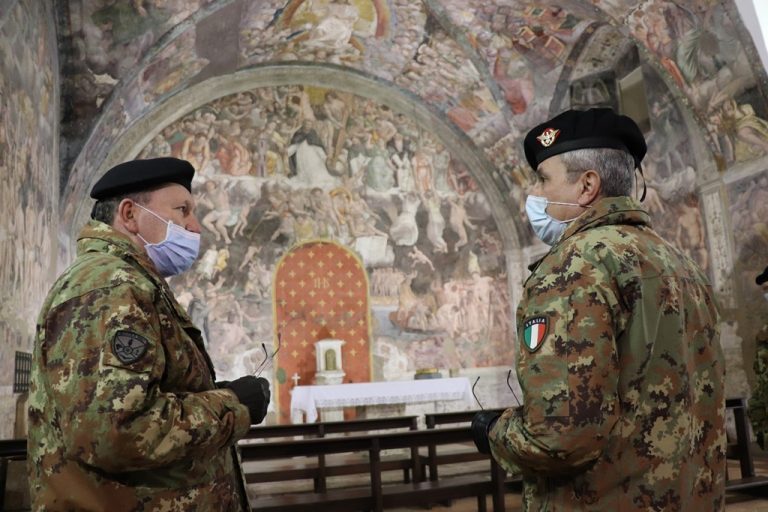 Il Generale di Corpo d’Armata Salvatore Camporeale visita la Scuola Interforze per la Difesa NBC