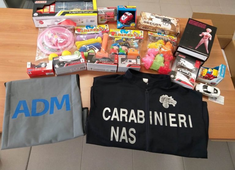 Carabinieri sequestrano giocattoli, sex toys e addobbi natalizi risultati non conformi