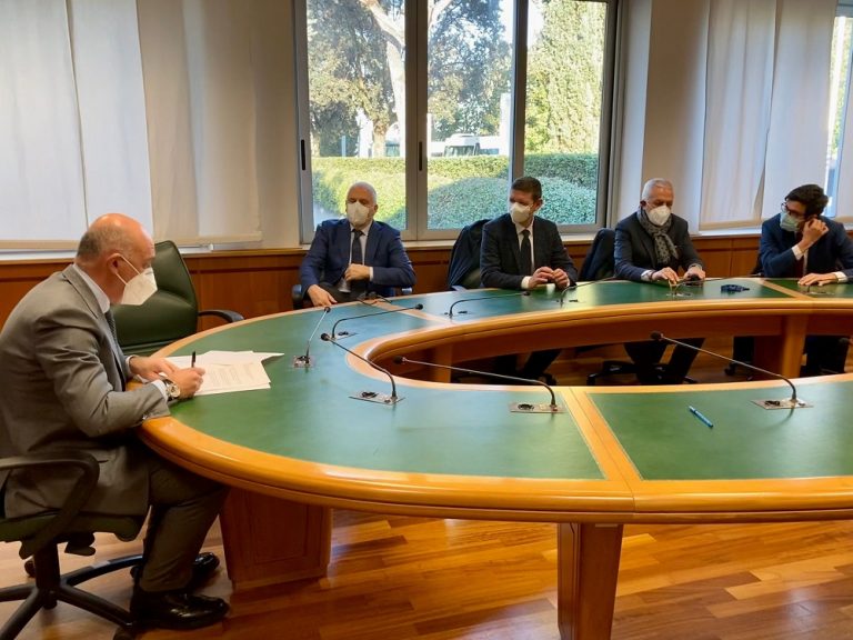 Regione Lazio, siglato accordo con sindacati per ridurre pressione fiscale sui redditi bassi