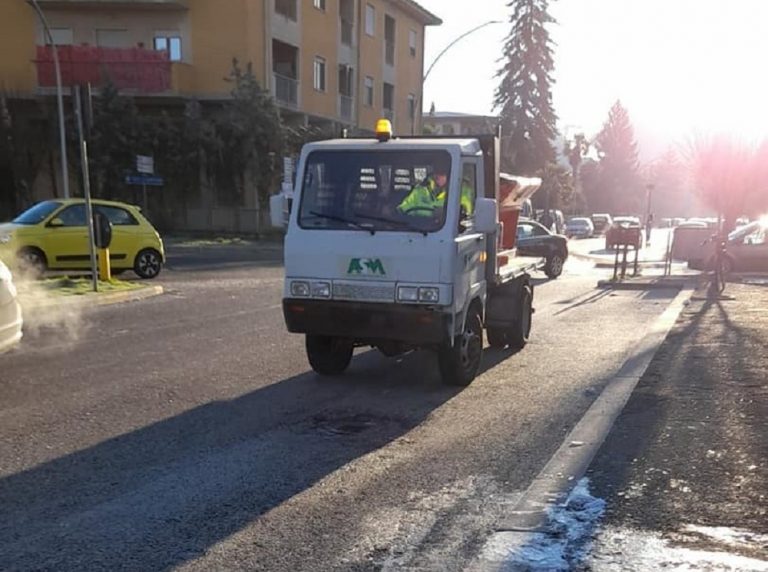 Termometro a 1°C. Attivi i mezzi spargisale