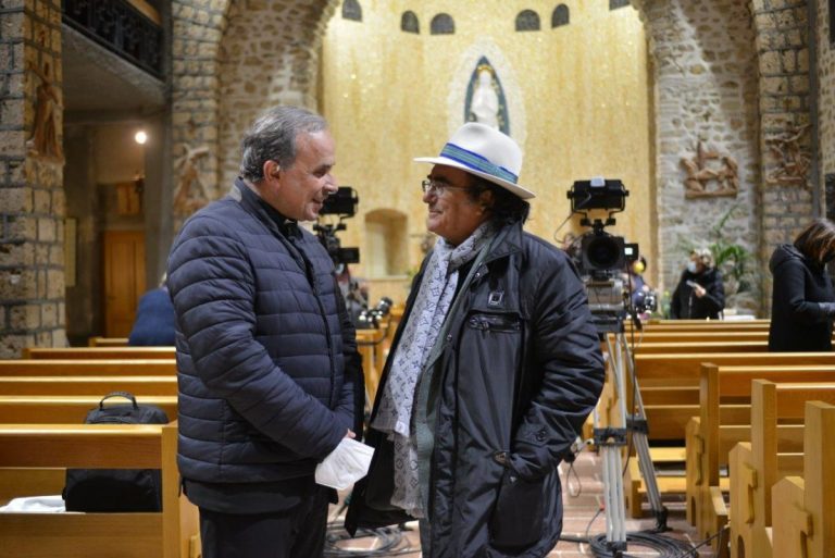 “Tu che scendi dalle stelle” il 4 gennaio su Rai 3 musica e storie per raccontare il presepe