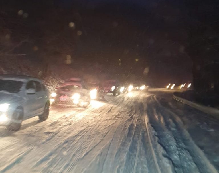 ► VIDEO – Neve, Polizia Stradale blocca il traffico alla Colonnetta di Lisciano verso Terminillo