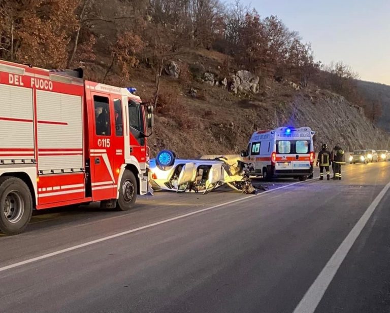 Auto si ribalta sulla Rieti – Torano. 118 e VVF sul posto
