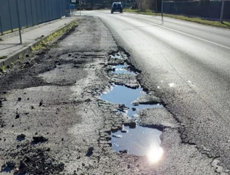 SEI TU IL REPORTER – In via Togliatti buche e nessun marciapiede