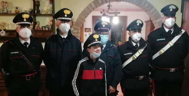 Casperia, Carabinieri donano un quadro della Virgo Fidelis al piccolo Federico