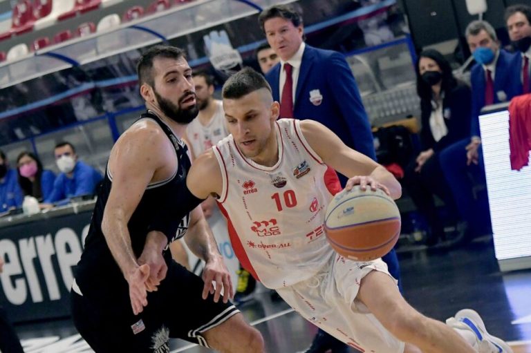Con caparbietà la Real Sebastiani piazza il primo successo del 2022 battendo 76-73 Ancona