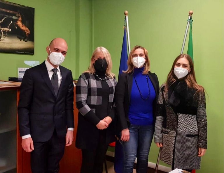 Francesca Simonetti di Fara in Sabina dopo il successo a “Tali e Quali” su Rai 1 incontra la sindaca Cuneo e la consigliera Trambusti