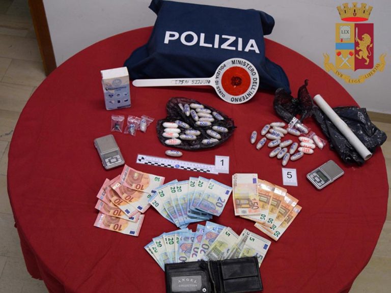 Arrestati cinque nigeriani per spaccio di sostanze stupefacenti