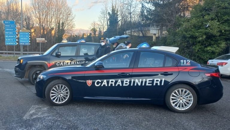 Carabinieri, controlli con volanti ed elicottero: 2 denunce e 4 segnalazioni per uso di droga