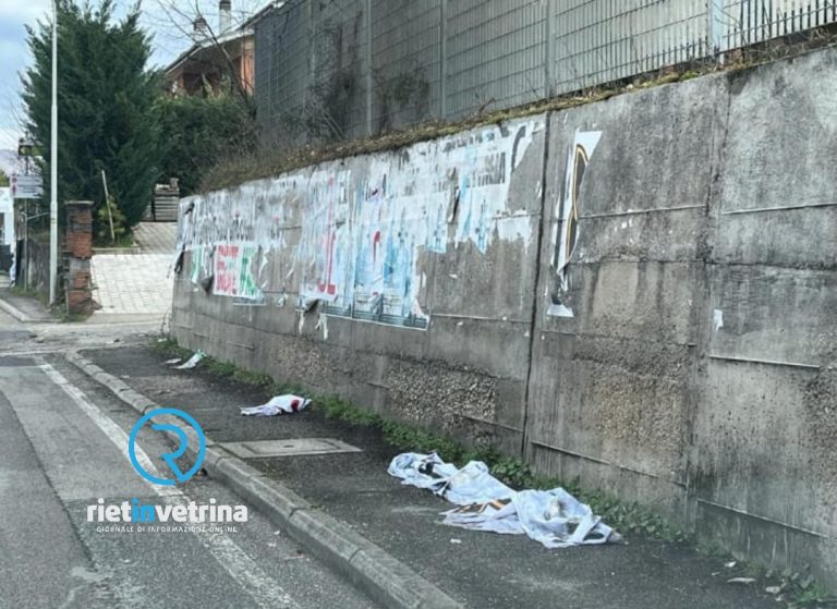 SEI TU IL REPORTER – “Rieti soggetta a raid notturni di libera affissione”