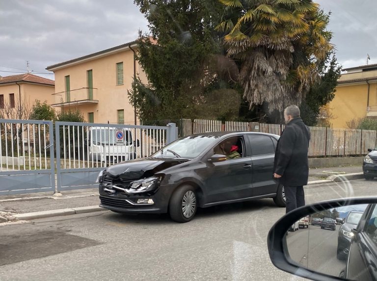 Incidente stradale in via Borsellino. Due le auto coinvolte