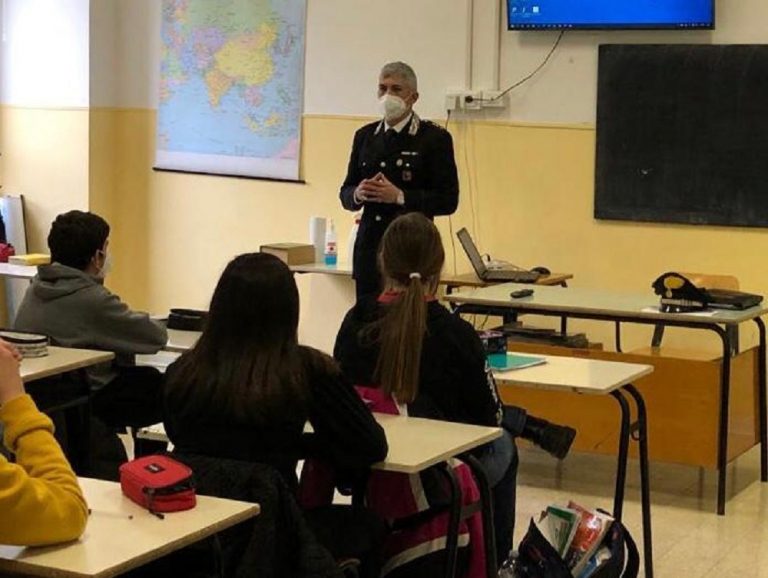 Gli alunni di Cittaducale e Santa Rufina a “scuola di legalità”.  Incontro con l’Arma dei Carabinieri