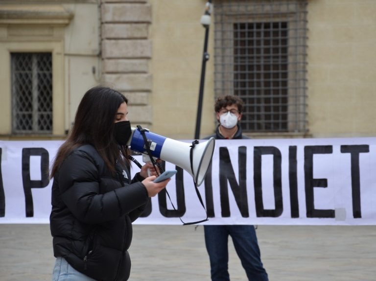 Protesta dei rappresentanti degli studenti reatini: “Bianchi svegliati!”