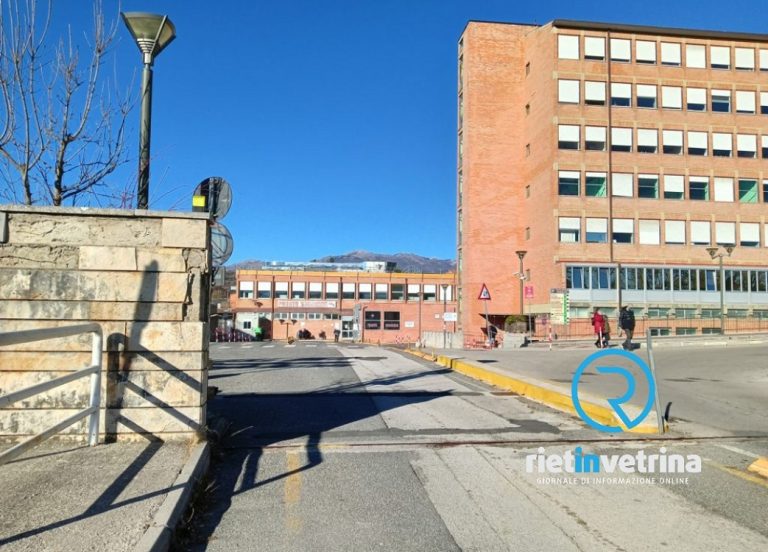 SEI TU IL REPORTER di Rietinvetrina – “C’è chi posteggia l’auto anche all’ingresso del de Lellis. Inconcepibile”