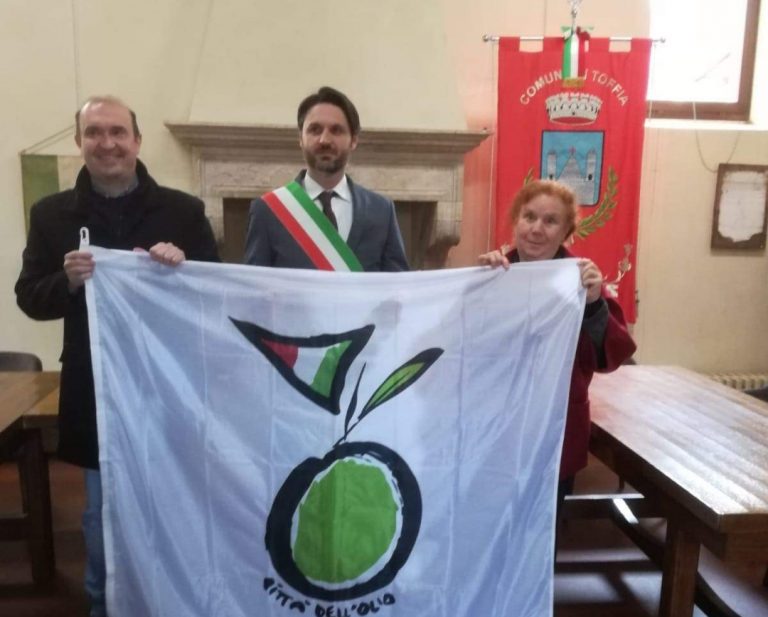 Consegnata ai Comuni di Roccantica e Toffia la bandiera  dell’Associazione Nazionale Città dell’Olio