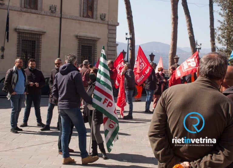 Rinnovo contratto nazionale di lavoro del pubblico impiego, manifestazione davanti alla Prefettura di Rieti