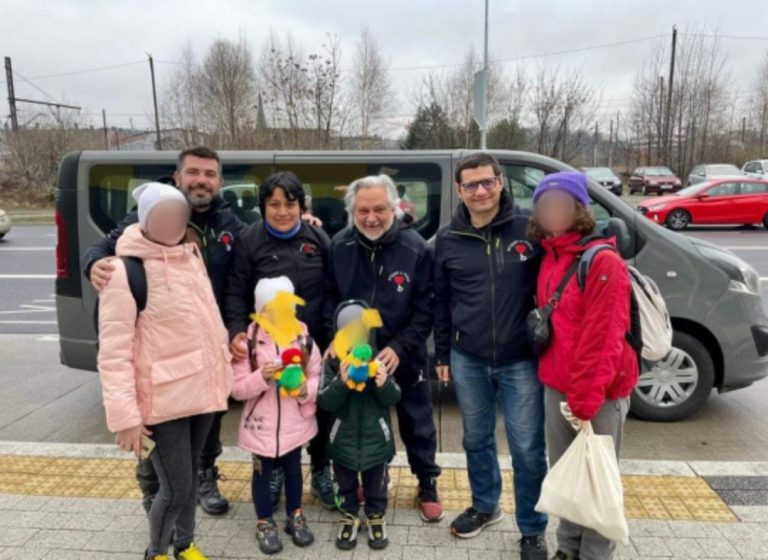 Gli Angeli in Moto vanno in Ucraina per consegnare medicinali e salvano una famiglia dalla guerra