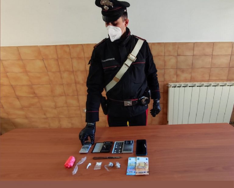 Carabinieri di Fara in Sabina arrestano donna del luogo per possesso di droga ai fini dello spaccio