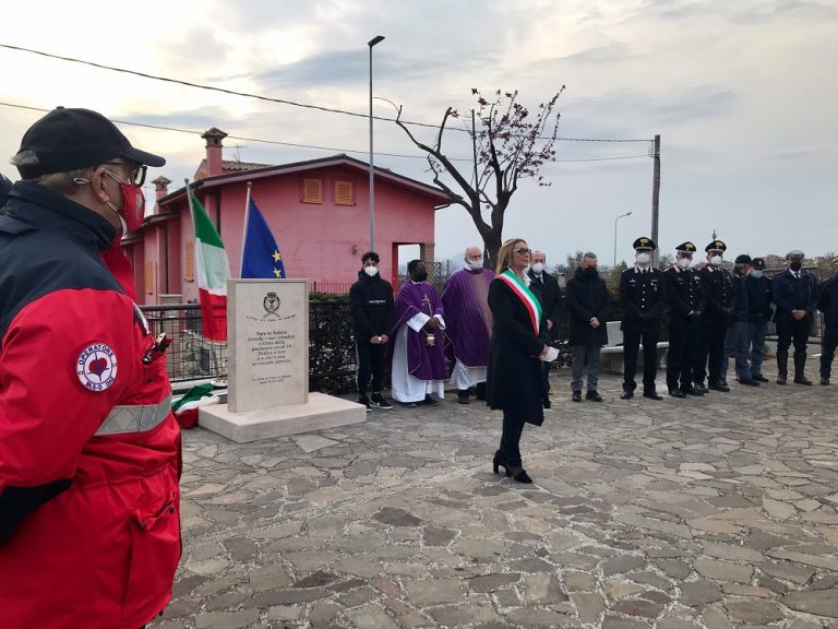 A Fara in Sabina la cerimonia per commemora le vittime Covid. Sindaca Cuneo: “Quanto affrontato è ferita per la comunità”