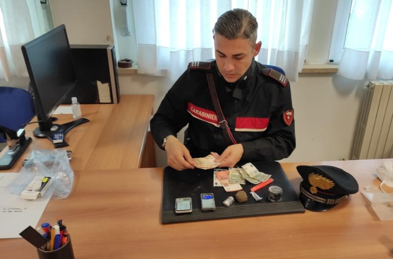 Carabinieri arrestano 50enne di Borbona per detenzione di droga. La nascondeva in cucina