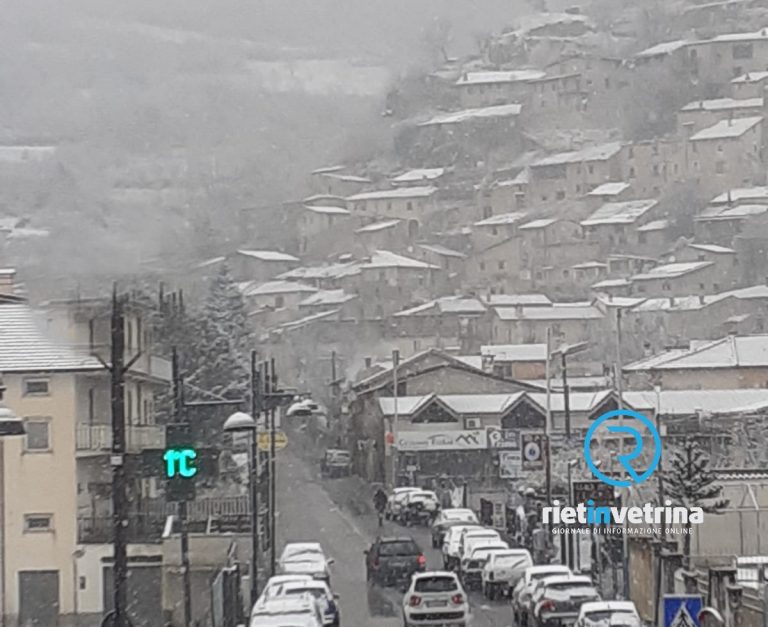 Corvaro sotto la nevicata di sabato 2 aprile