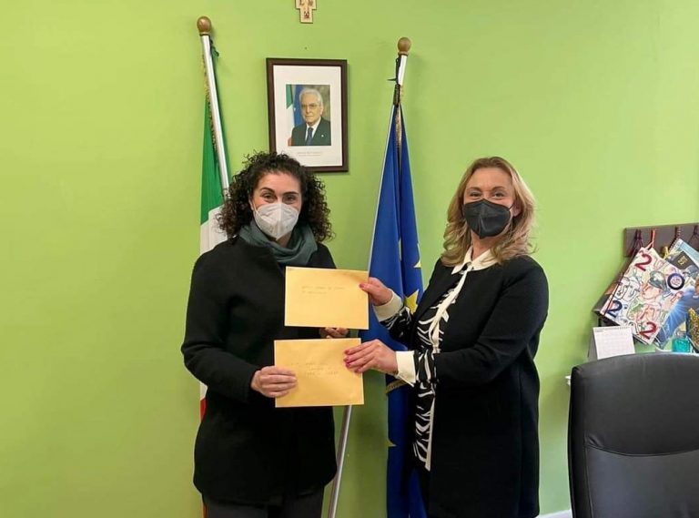 Gli scolari di Passo Corese consegnano al Comune proposte per una scuola più ecologica