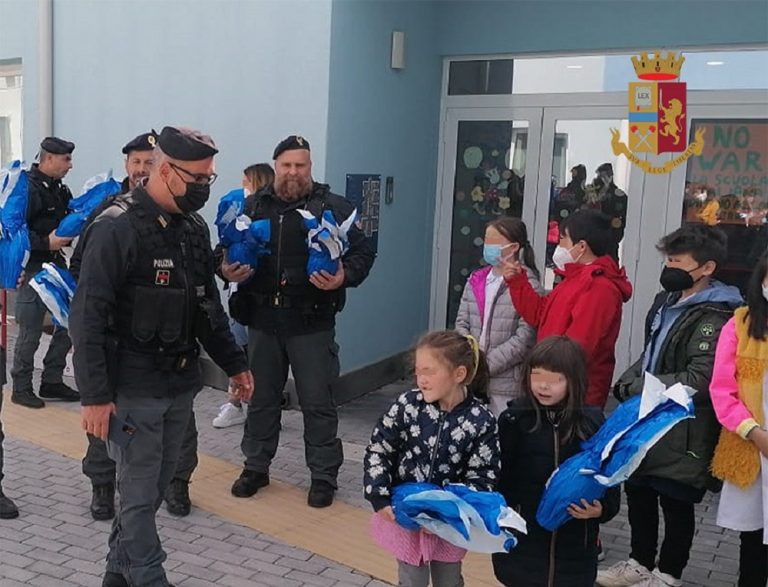 La Polizia di Stato dona uova di Pasqua agli studenti di Amatrice