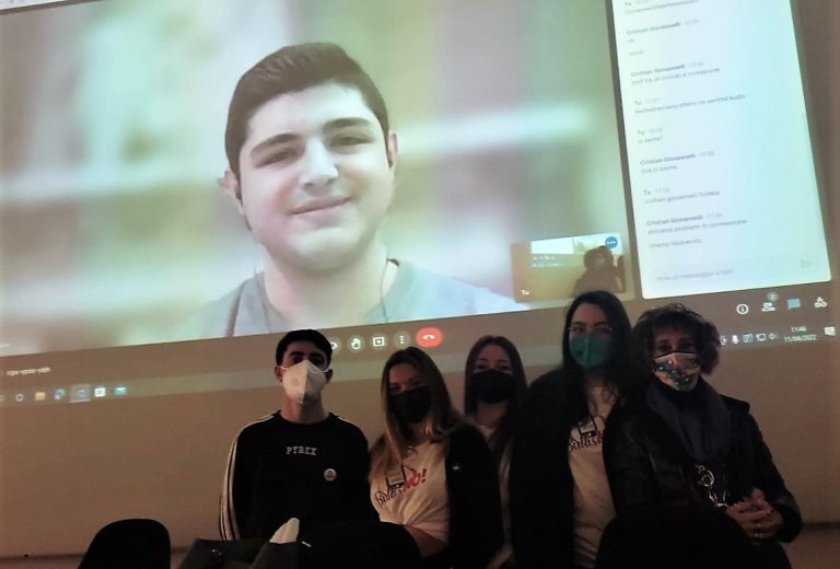 NO AL BULLISMO – Gli studenti del Rosatelli di Rieti incontrano Mirko Cazzato fondatore di Mabasta