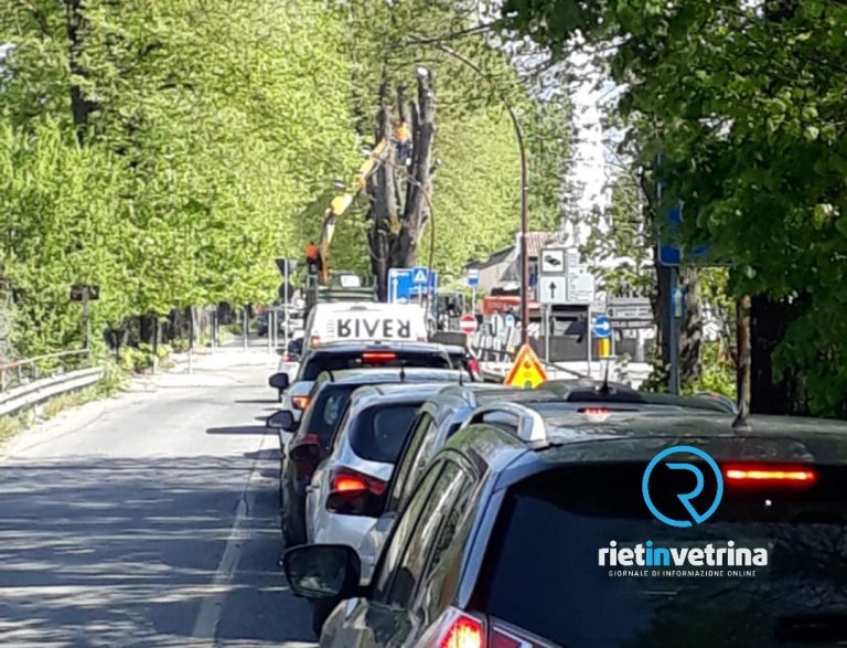 Lavori altezza rotatoria Fonte Cottorella e il traffico va in tilt
