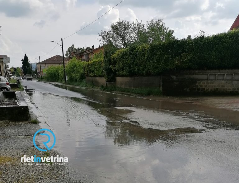 SEI TU IL REPORTER – Appena piove via Martiri delle Fosse Reatine si allaga