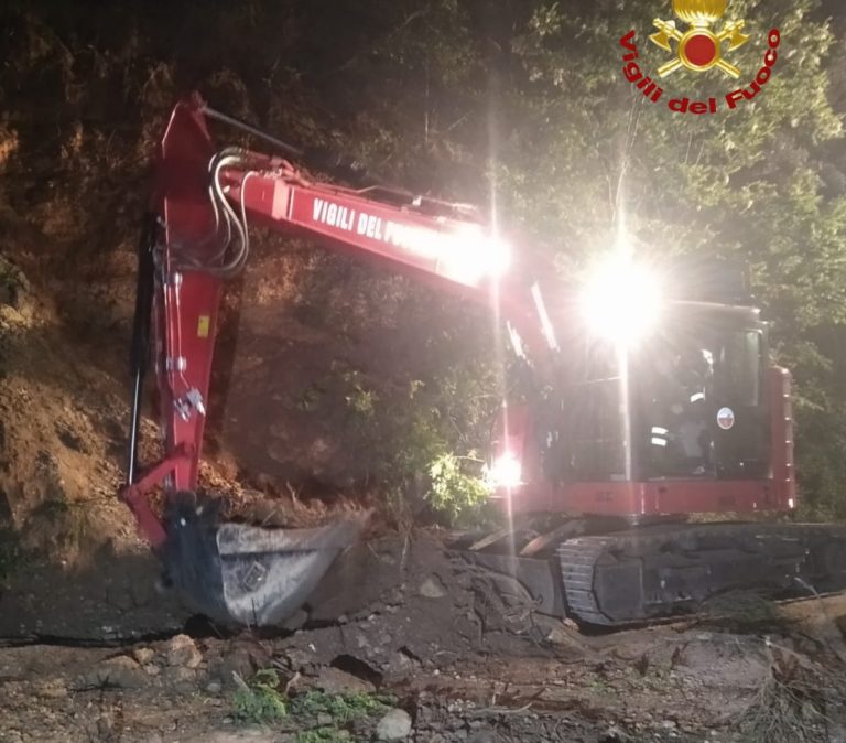 Distacco franoso a Casaprota. Sul posto i Vigili del Fuoco