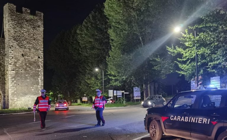 Carabinieri elevano sanzioni e segnalano persona per guida in stato di ebbrezza