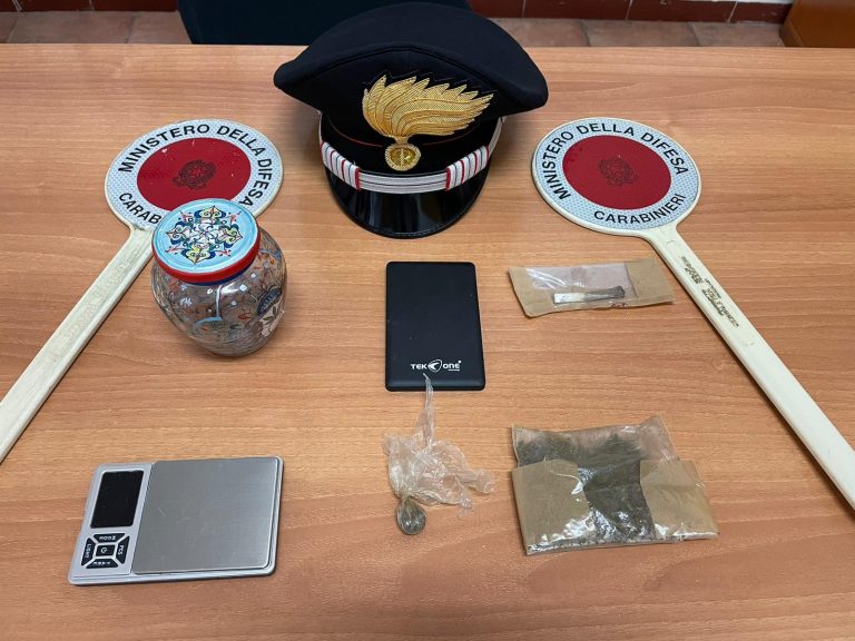 Carabinieri denunciano 40enne di Fara in Sabina per spaccio di hashish e marijuana