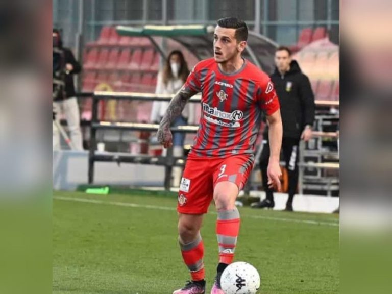 La Cremonese torna in Serie A dopo 26 anni. Tra i protagonisti il difensore reatino Emanuele Valeri