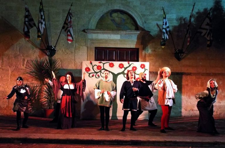 Al teatro “Luigi Cianni” di Castelnuovo di Farfa lo spettacolo GIALLhODETTO! – Moviola delirante di un omicidio