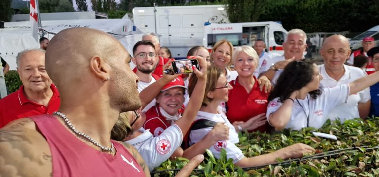 Marcel Jacobs festeggia con i volontari CRI Rieti