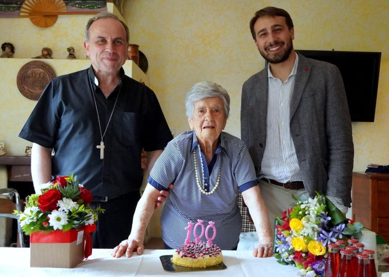 Buon compleanno a nonna Iside che compie 100 anni