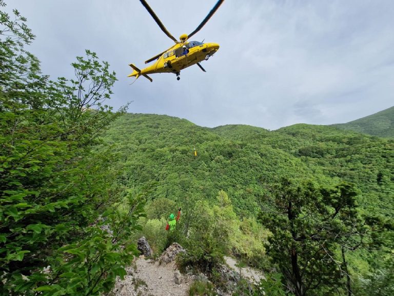 Soccorso alpino CNSAS interviene a Rivodutri per salvare escursionista ferita ad una spalla