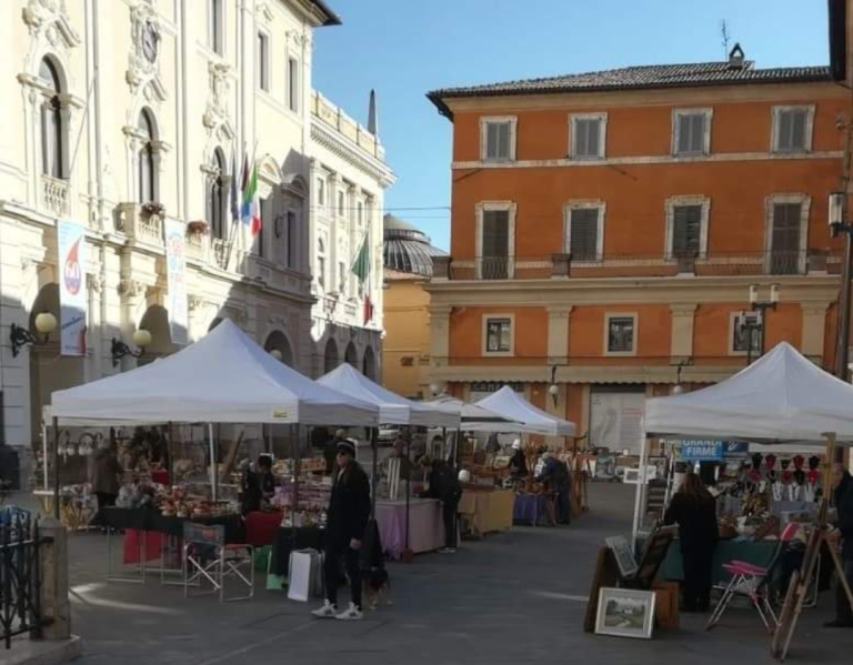 Dal 18 giugno il Mercatino dell’Antiquariato torna in piazza Vittorio Emanuele II