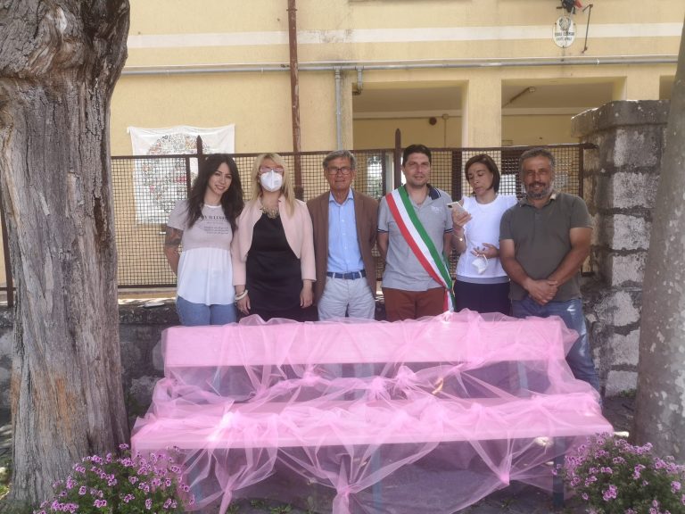 Inaugurata a Monteleone la Panchina Rosa