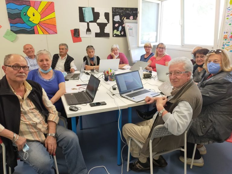 Alfabetizzazione digitale over 60, partiti i corsi del Progetto Argento Vivo