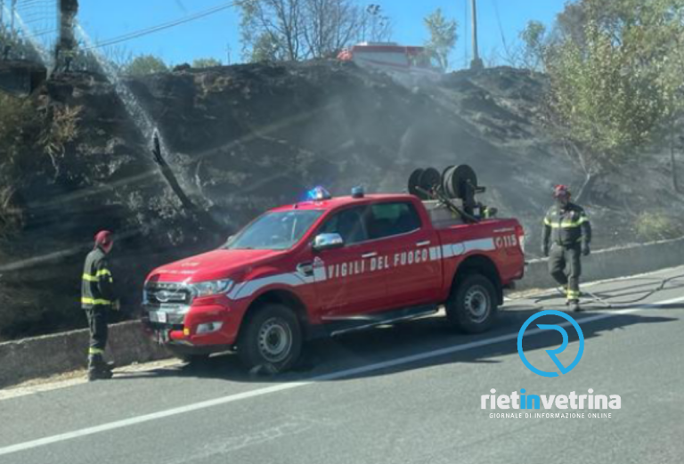 Incendio sulla Salaria per Roma altezza Borgo Quinzio