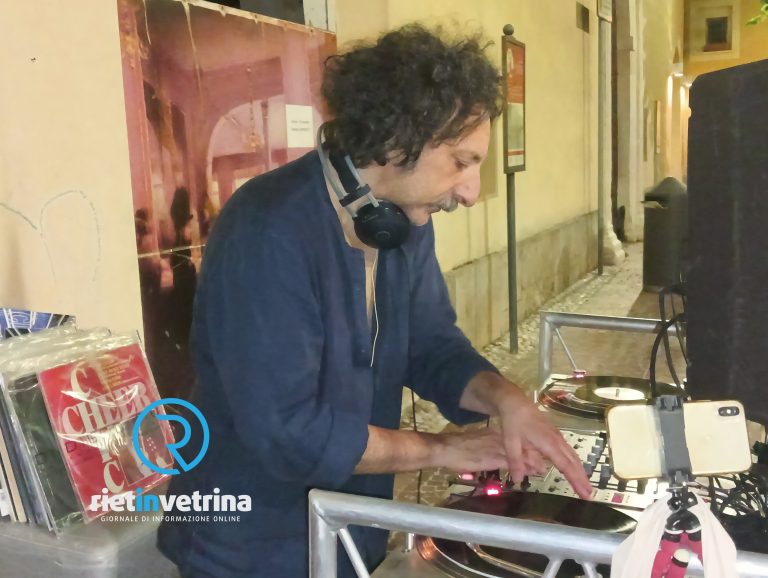 Il 28 luglio la storia del vinile in piazza San Rufo racconta da Antonio Sacco
